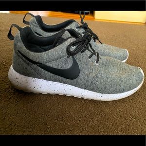 Grey Nike Roshe Runs